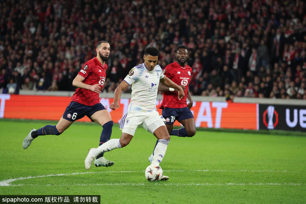 内维尔警告：维拉面临欧冠资格危机，埃梅里能否逆转颓势？